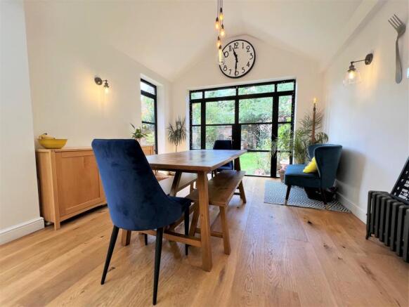 dining area 2.jpg