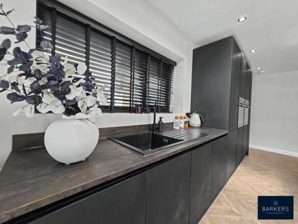 4 bed Semi-Detached for sale Image 8