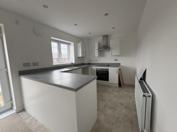 4 bed Flat to rent Image 2