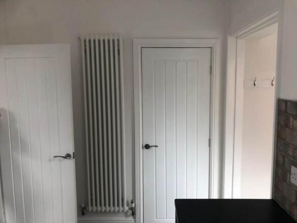 2 bed Terraced to rent Image 5