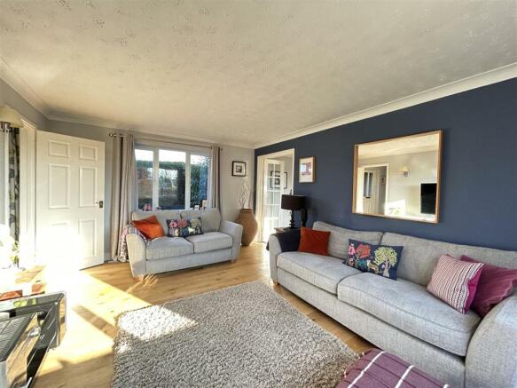 Living room 2.jpeg