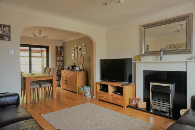 Lounge/Dining Room