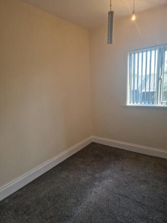 2 bed Terraced to rent Image 5