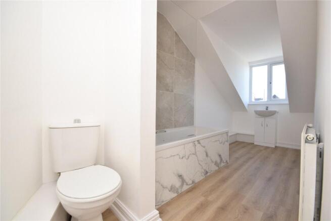 2 bed Apartment to rent Image 6