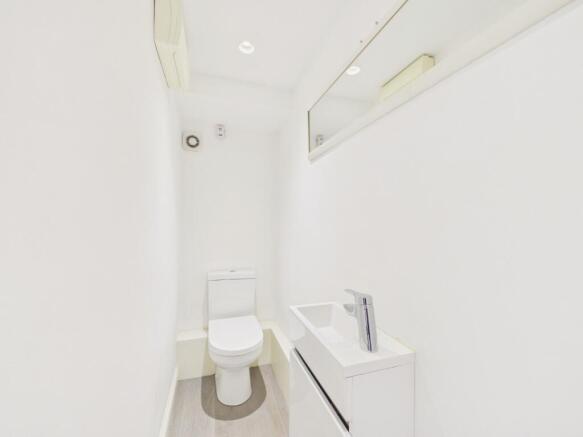 2 bed Apartment for sale Image 11