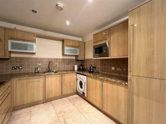 2 bed Apartment for sale Image 5