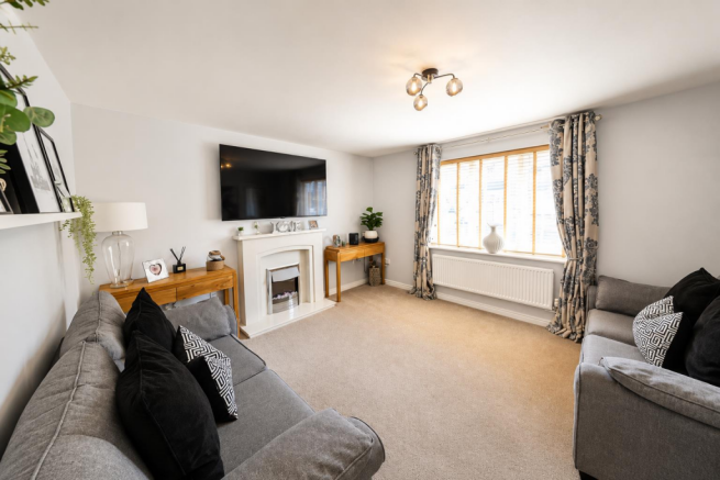 4 bed Detached for sale Image 4