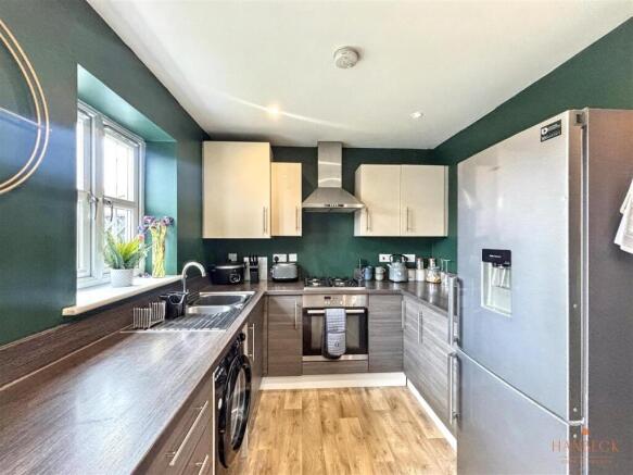3 bed House for sale Image 4