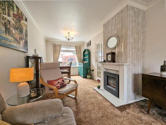 Lounge/Dining Room