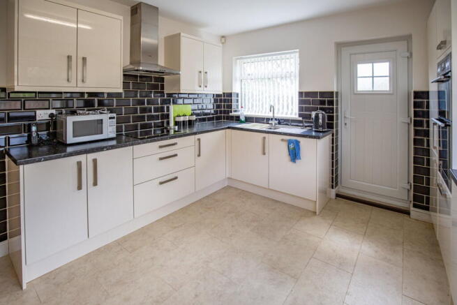 3 bed Detached Bungalow for sale Image 4