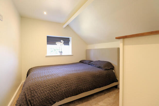 6 bed Detached for sale Image 7