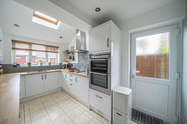 Mornington Close, Andover, SP10 photo 3