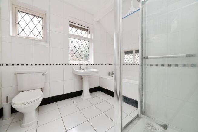 4 bed Detached for sale Image 12