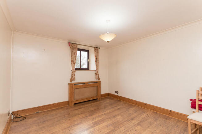 Bedroom One/Dinin...