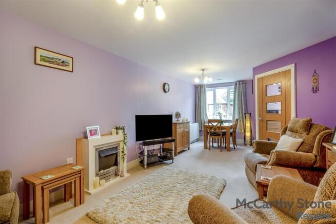 8689808-interior10.jpg