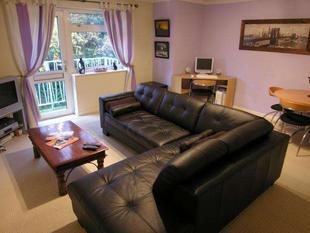 LIVING ROOM: