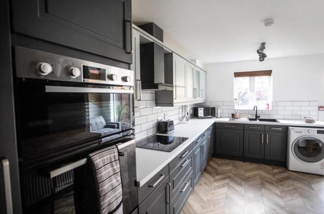 Kitchen 2.jpg