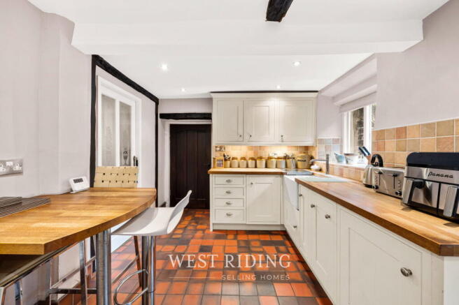 4 bed Semi-Detached for sale Image 12