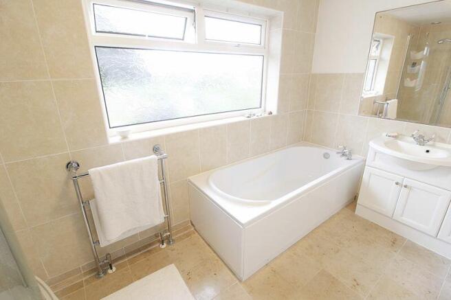 Ensuite Bath/Shower/WC