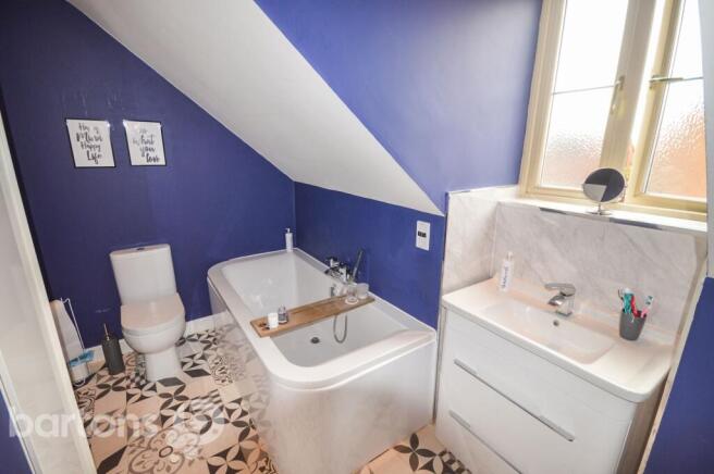 4 bed Semi-Detached to rent Image 12