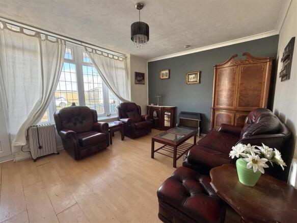 LOUNGE KITCHEN