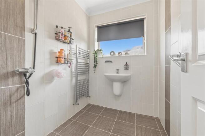 4 bed Detached for sale Image 7