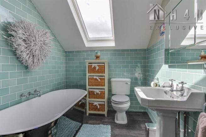 FAMILY BATHROOM:
