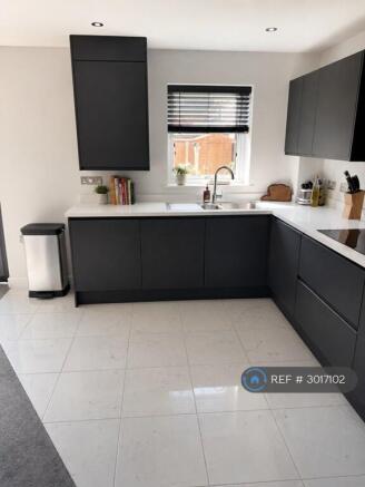 3 bed Semi-Detached to rent Image 4