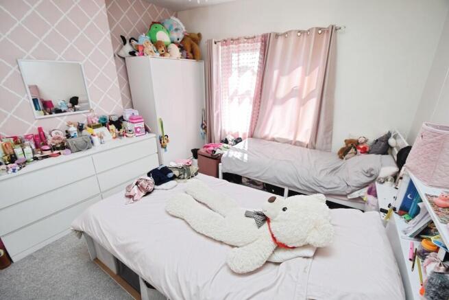 4 bed Semi-Detached for sale Image 7