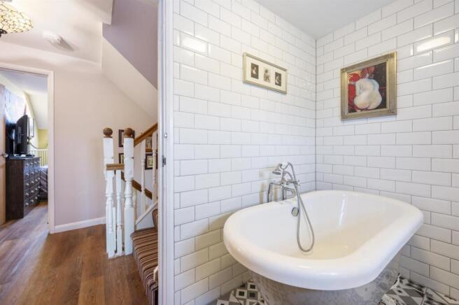 Bathroom - bath.jpg