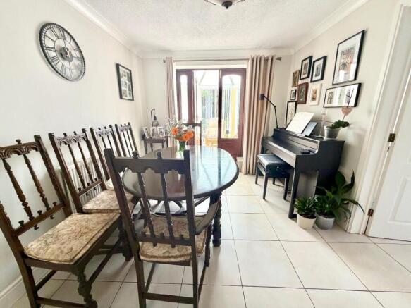 4 bed Detached for sale Image 9