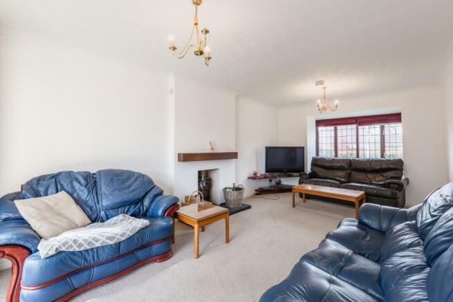 LIVING ROOM-1.jpg