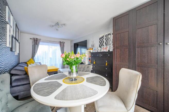 3 bed Semi-Detached for sale Image 8