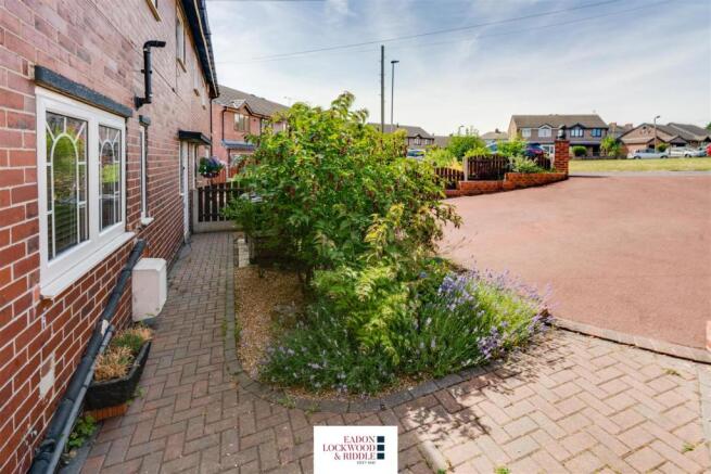 Front Driveway 3.jpg