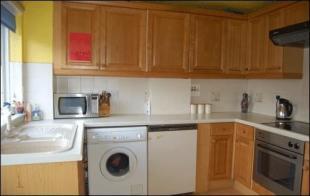 FITTED KITCHEN