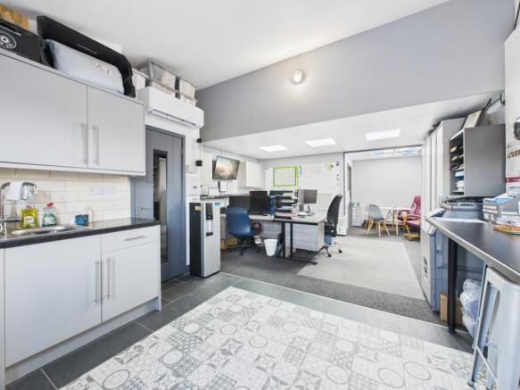 CAM03062G0-PR0207-STILL001