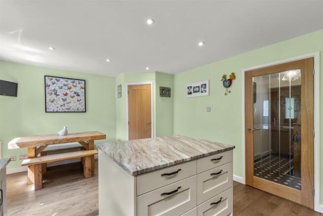 3 bed Terraced for sale Image 5