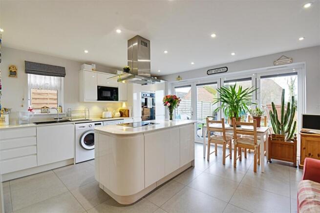 Kitchen 6.jpg