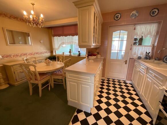 KITCHEN 15'9 x 8'9