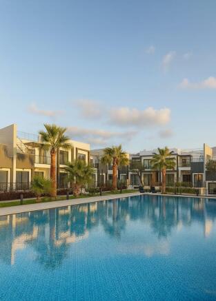 Luxury 3 Bedroom Garden Apartment Image 9999 3