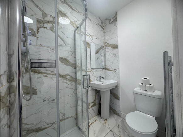 En-suite shower/WC