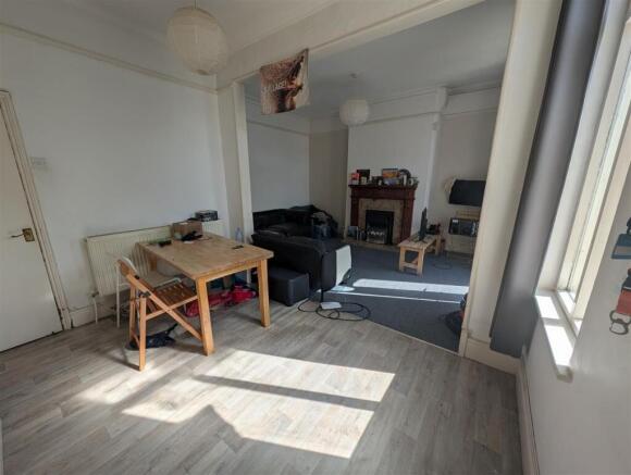 Living room/Dining room