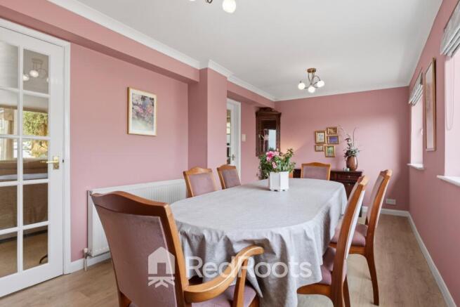 4 bed Detached for sale Image 8