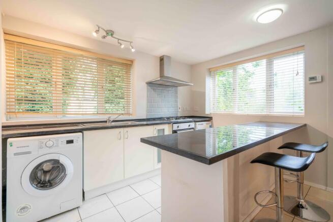 1 bed Detached to rent Image 7