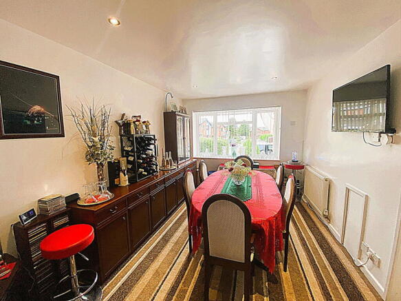 4 bed Detached for sale Image 7