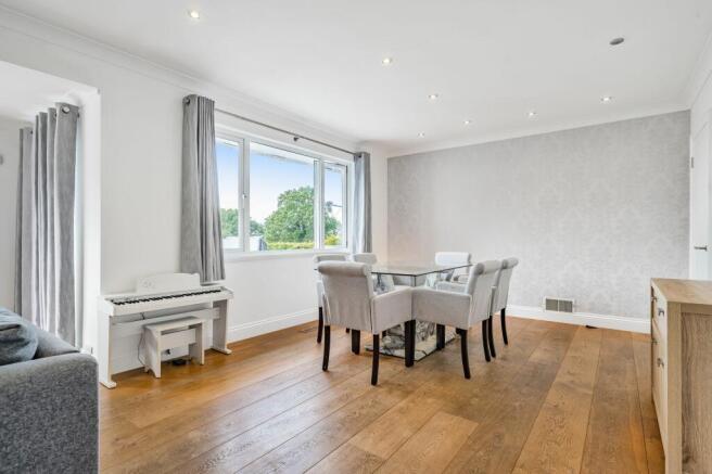 Sitting/dining room