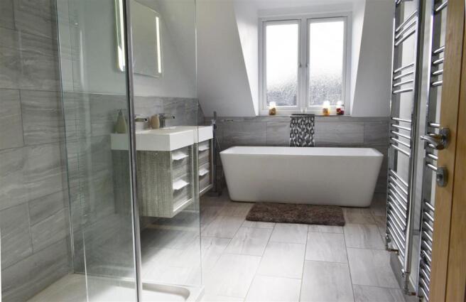 En-Suite 1a.JPG
