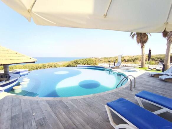 Spectacular 4 bedroom villa on the seafront in Tatlisu Image 2