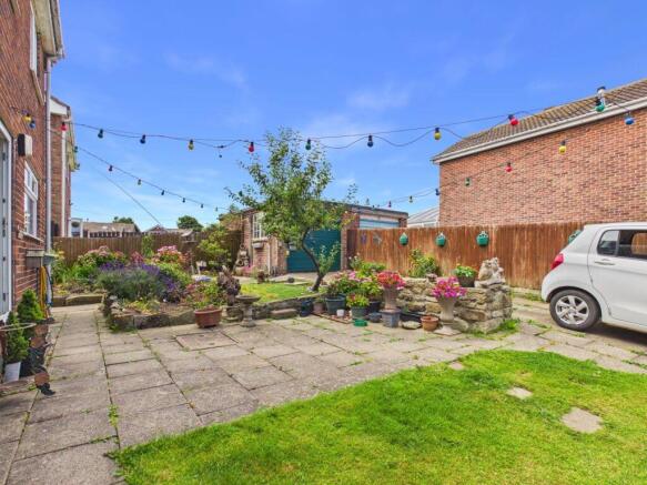4 bed Detached for sale Image 11