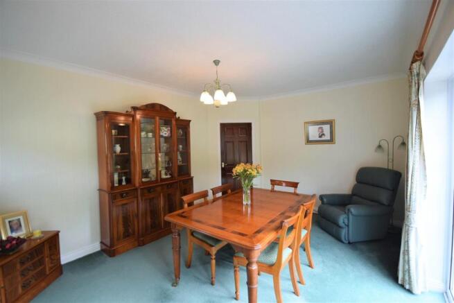04 Corbiere, Elland Road, Ripponden, HX6 4JN Dinin